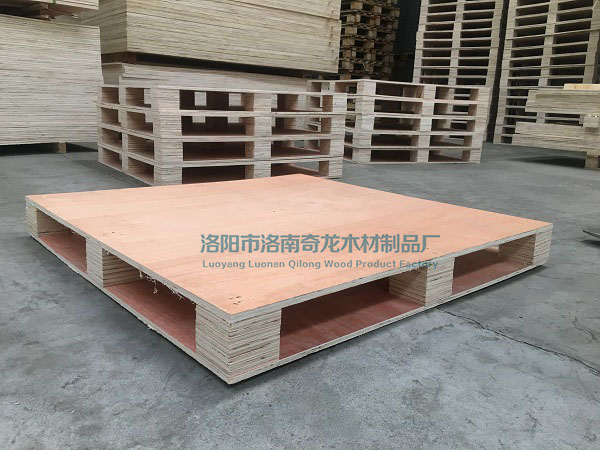 如何根據(jù)貨物的重量和尺寸選擇合適的出口木托盤？